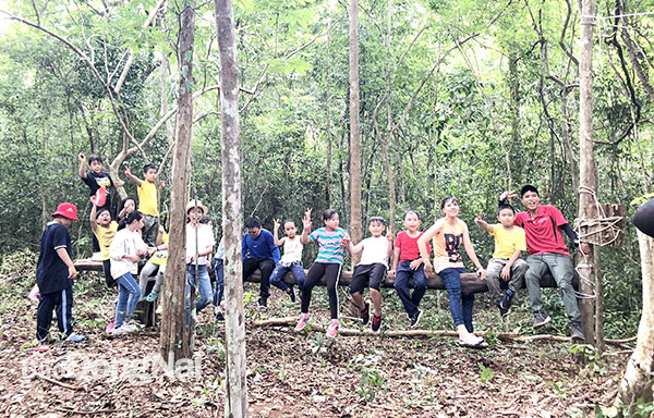 Một tour khám phá rừng Thác Mai - Gia Canh với tên gọi Forest School dành cho trẻ em. Ảnh: CTV